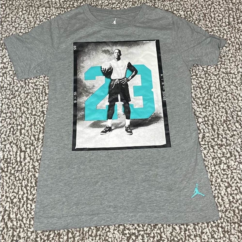 Tee shirt